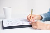 closeup-candidate-signing-application-form